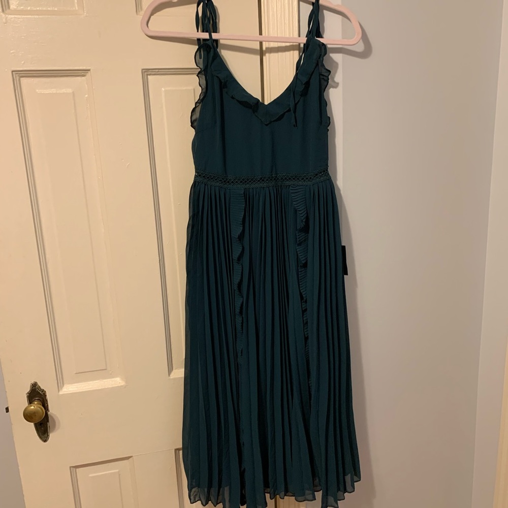 Lulus cocktail dress never been worn worn tags